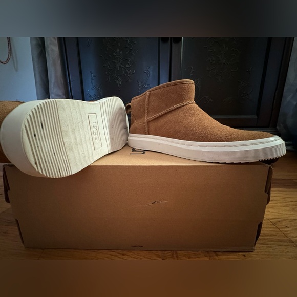 UGG Alameda booties! Slip-on silhouette and with plush sheepskin lining - Picture 2 of 6